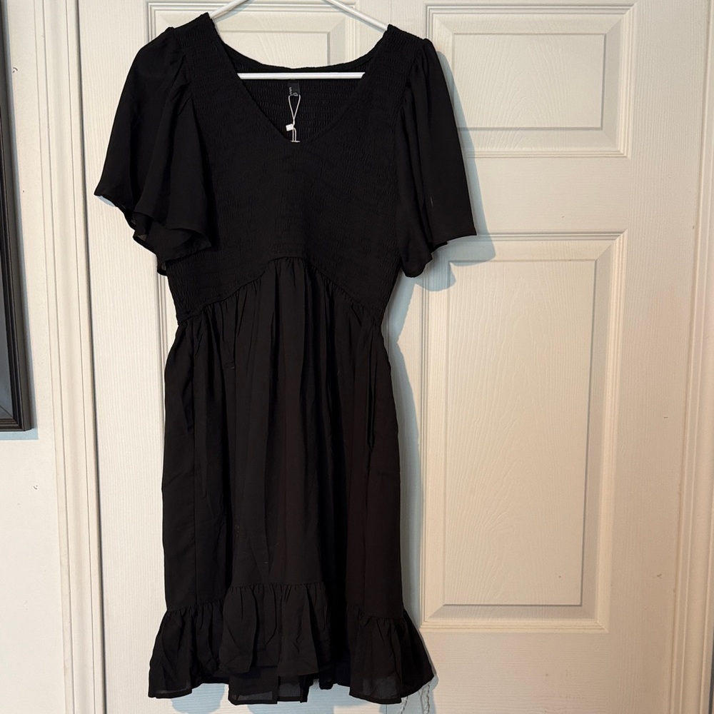 Elegant Black Dress with Ruffle Hem